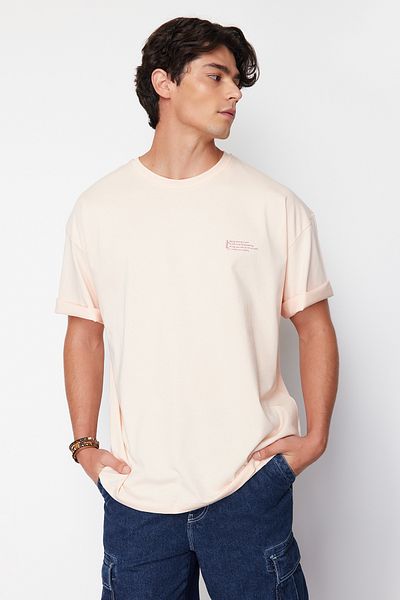 Trendyol Collection Tricou 100% bumbac, pudră, supradimensionat, cu gâtul turn, cu text minim imprimat TMNSS23TS00084