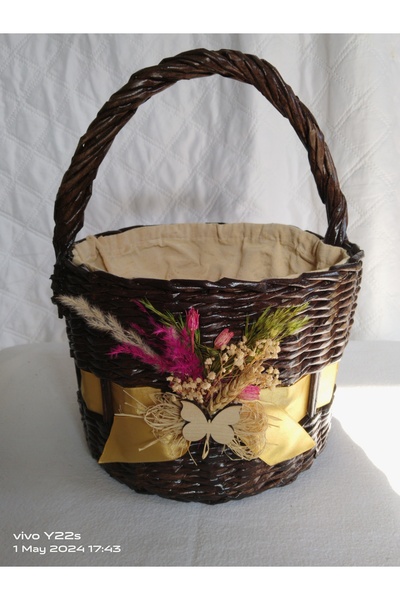 Tasarım Diyarı ndan Saplı Kumaşlı Çiçeklerle Süslenmiş Hasırörgüsü Geri Dönüş...