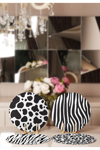 Realhomes 4-Piece Black and White Zebra Patterned Placemat & Supla