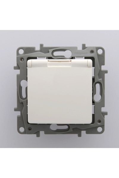 Legrand Salbei Series White Covered Grounded Socket 230v 16a Frameless