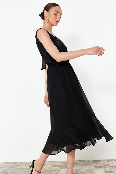 Trendyol Collection Černé áčkové elastické šaty s šifonovou podšívkou, maxi tkané šaty TWOSS24EL00804