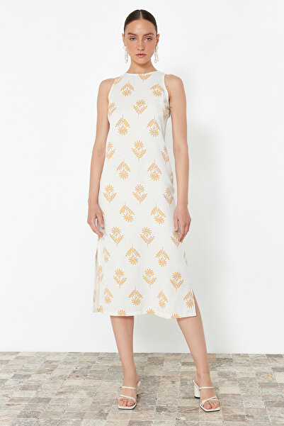 Συλλογή Trendyol Εκρού έθνικ μοτίβο φόρεμα σε ίσιο κόψιμο μίντι υφαντό TWOSS2...