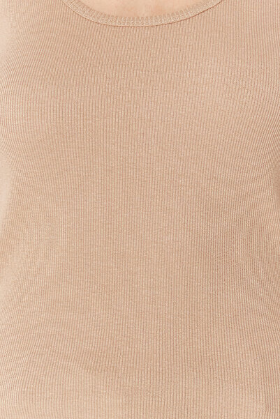 Trendyol Collection Hnědé přiléhavé/tělové límec k bazénu žebrovaný pružný pletený tílko TWOSS22AL0042