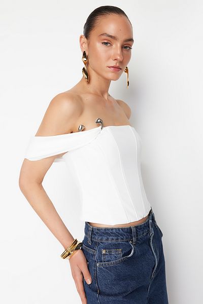 Trendyol Collection Zeynep Tosun White Pletený bustier - doplněk a kostice TCLSS24BS00002