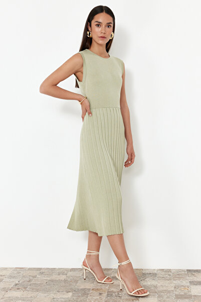Trendyol Collection Πλεκτό φόρεμα σε ίσια κοπή σε χρώμα μέντας - TWOSS24EL00917