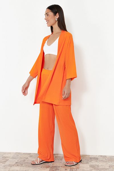 Trendyol Collection Orangefarbenes Strick-Kimona- und Hosen-Set mit entspannter Passform - TWOSS24AU00091