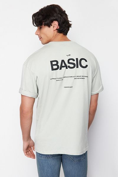 Trendyol Collection Graues Oversize/Wide Cut Rundhals-T-Shirt mit Textdruck auf der Rückseite aus 100 % gestrickter Baumwolle TMNSS23TS00263