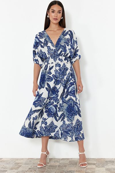 Trendyol Collection Blaues A-Linien-Midikleid mit Blumenmuster, zweireihigem Kragen - TWOSS24EL01028