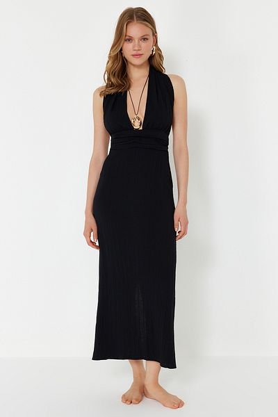 Trendyol Collection Czarna sukienka plażowa maxi z tkanym tyłem i głębokim dekoltem z mieszanki lnu TBESS24EL00096