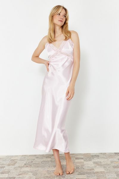 Trendyol Collection Nachthemd aus rosa Spitze und Satingewebe – Kordelriemen, Detail auf der Rückseite THMSS24GC00003