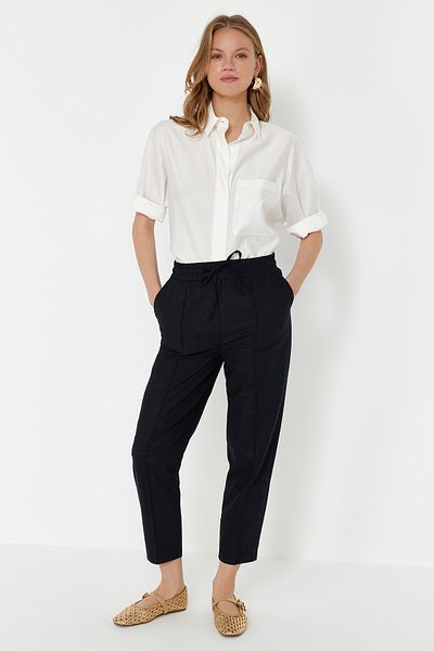 Trendyol Collection Schwarze Schlupfhose aus Leinenmischung mit elastischem Bund TWOSS24PL00144