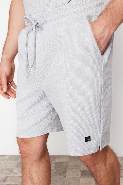 Trendyol Collection Strukturiertes Trainingsanzug-Set mit grauem Polokragen – Normale Schnittform TMNSS23EM00003