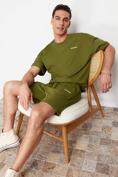 Trendyol Collection Übergroßes Khaki-Trainingsanzug-Set – Textaufdruck, 100 % Baumwolle, TMNSS24EM00003