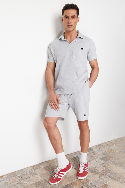 Trendyol Collection Γκρι κοστούμι φούτερ με λαιμόκοψη πόλο με υφή κανονικής κοπής με ετικέτα TMNSS23EM00003