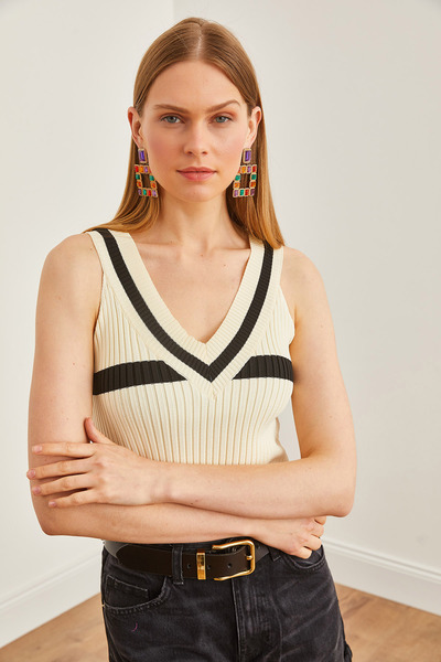 Olalook Πλεκτή μπλούζα με κορδόνι - Βαθύ λαιμόκοψη, ριγέ, εκρού BLZ-19002644