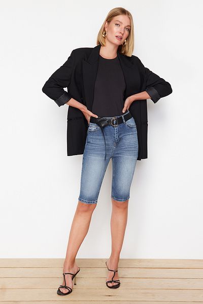 Trendyol Collection Сині джинсові капрі TWOSS24SR00114