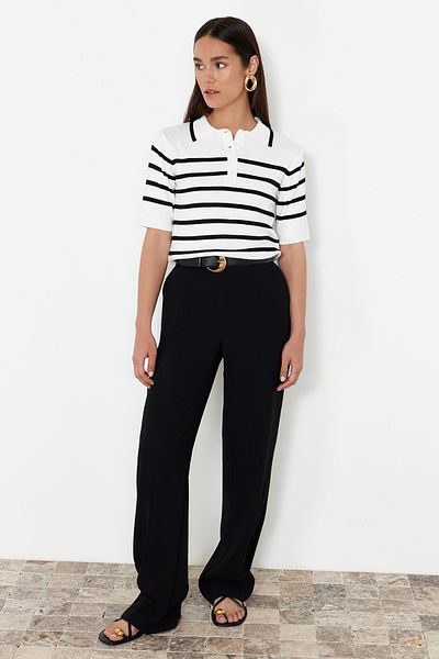 Trendyol Collection Ecru Prémium minőségű Polo gallérral csíkos kötöttáru pulóver TWOSS24KZ00048