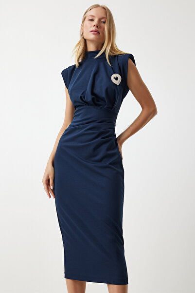 Happiness İstanbul Sötétkék stílusos kötött ruha brosssal és húzózsinórral, Saran DE00029 modell