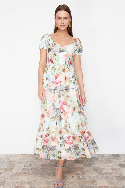 Trendyol Collection Сукня максі з воланами А-силуету з деталлю "гіпюр" на підкладці з рожевим квітковим візерунком TWOSS24EL00807