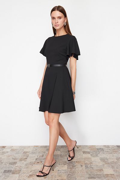 Trendyol Collection Mini tkané šaty s černým páskem se sukní TWOSS24EL00603