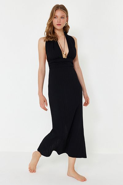 Trendyol Collection Czarna sukienka plażowa maxi z tkanym tyłem i głębokim dekoltem z mieszanki lnu TBESS24EL00096