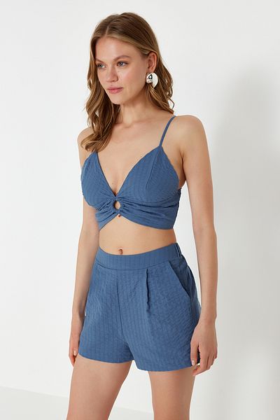 Trendyol Collection Strand-Shorts und Blusen-Set mit blau gewebten Accessoires – TBESS24AU00064