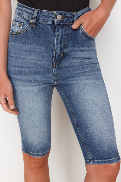 Kolekcia Trendyol Modrý denim Capri TWOSS24SR00114