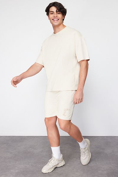 Trendyol Collection Μπεζ Σετ Πιτζάμα με στάμπα Oversize - Με σορτς, TMNSS24PT00010