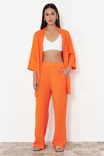 Trendyol Collection Orangefarbenes Strick-Kimona- und Hosen-Set mit entspannter Passform - TWOSS24AU00091