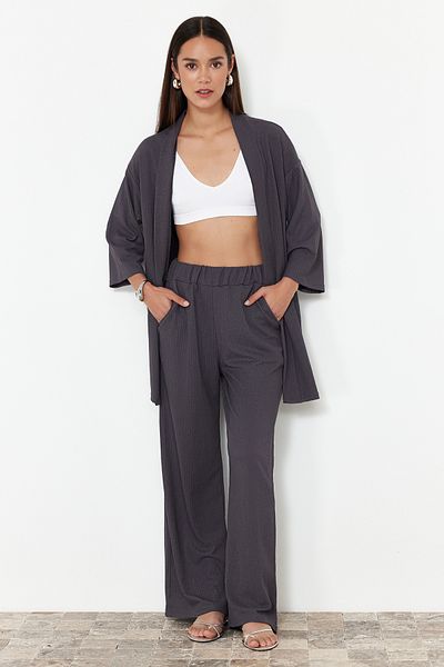 Trendyol Collection Set aus rauchigem Strick-Kimona und Hose in entspannter Passform - TWOSS24AU00091