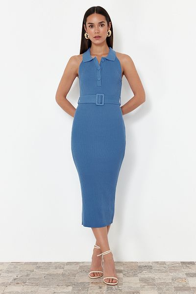 Trendyol Collection Blaues Strick-Midikleid mit Gürteldetail TWOSS22EL1031