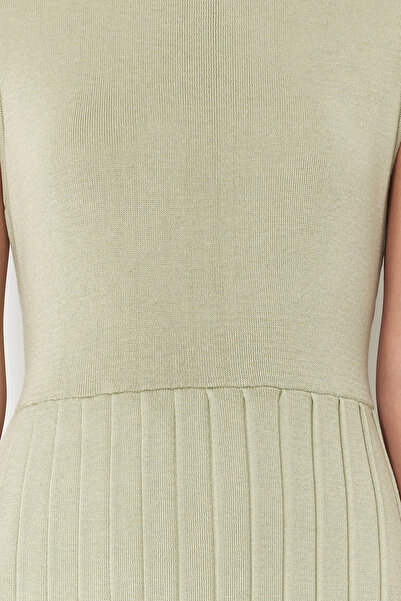 Trendyol Collection Πλεκτό φόρεμα σε ίσια κοπή σε χρώμα μέντας - TWOSS24EL00917