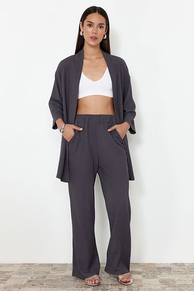 Trendyol Collection Set aus rauchigem Strick-Kimona und Hose in entspannter Passform - TWOSS24AU00091