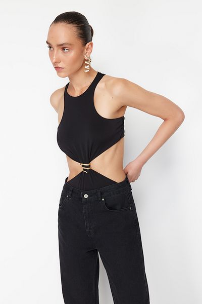 Trendyol Collection X Zeynep Tosun Czarny dzianinowy dodatek w kształcie węża Szczegółowe body TCLSS24BD00001