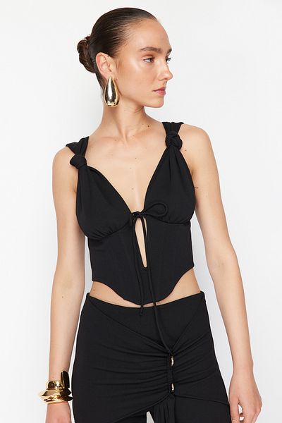 Trendyol Collection Zeynep Tosun Černý pletený bustier - s kosticí a detailem kravaty TCLSS24BS00003
