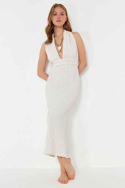 Trendyol Collection Rückenfreies Strandkleid aus Maxi-Leinen-Mischgewebe in Ecru – TBESS24EL00096