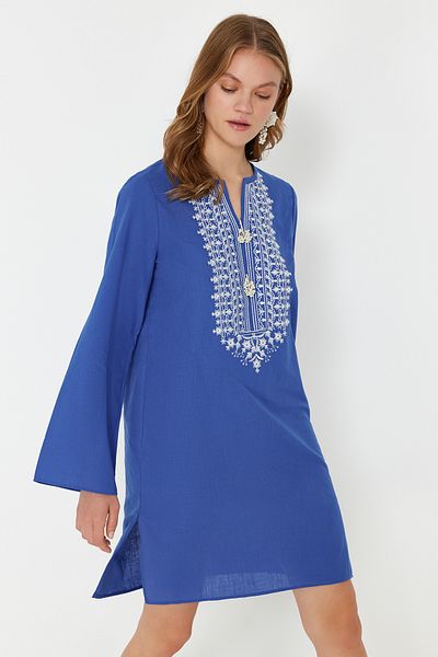Trendyol Collection Modré mini tkané vyšívané plážové šaty ze 100% bavlny TBESS24EL00148