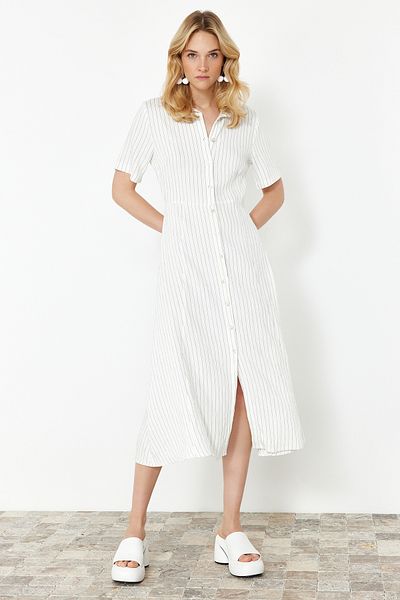 Trendyol Collection Ecru gestreiftes Maxi-Hemdkleid aus Webstoff TWOSS24EL00855