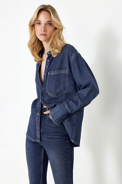 Trendyol Collection Fenntartható sötétkék túlméretes farmer ing - 100% tencel ™   TWOSS24GO00141
