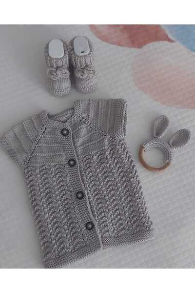 BEGİN طقم سترة للأطفال مع عضاضة من القطن العضوي المحبوك يدويًا باللون الرمادي