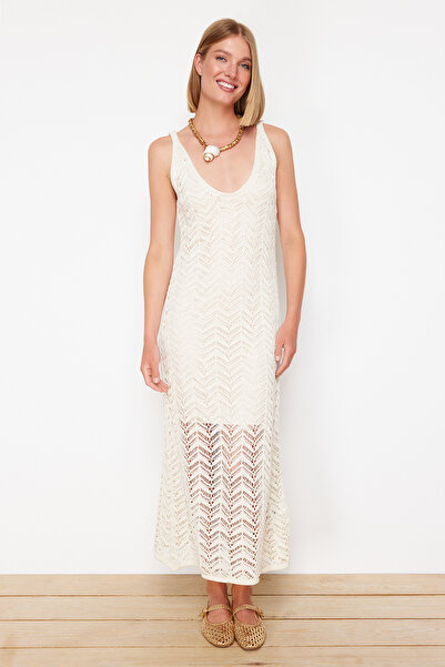 Trendyol Collection Prolamované šaty z maxi pleteniny s kamennou barvou - TWOSS24EL00999
