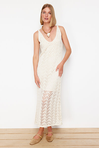 Trendyol Collection Prolamované šaty z maxi pleteniny s kamennou barvou - TWOSS24EL00999