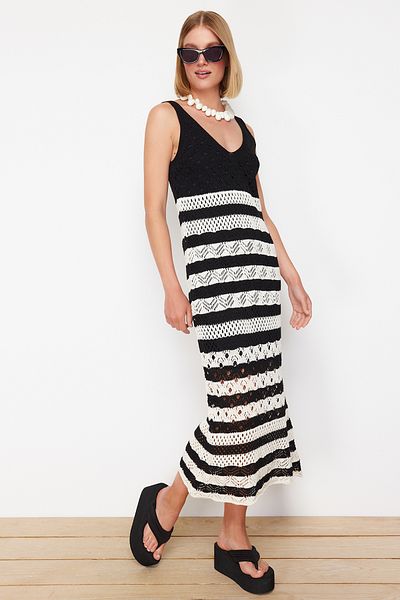 Trendyol Collection Μαύρο ριγέ ανοιχτό πλεκτό φόρεμα - Χωρίς επένδυση, TWOSS24EL01001
