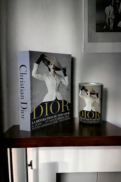 Saccura Decor Σετ διακοσμητικό βιβλίο και κουτί κυλίνδρου με φιγούρα καπέλου Dior