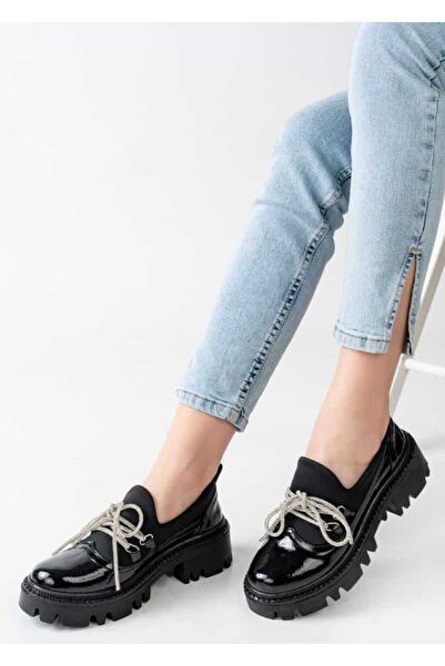 Butik Taşli bağcıklı rugan ayakkabı