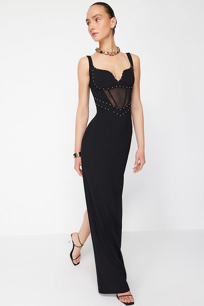 Trendyol Collection Černé pletené večerní šaty Zeynep Tosun - Detailní doplněk, dlouhé promoční šaty TCLSS24AE00008