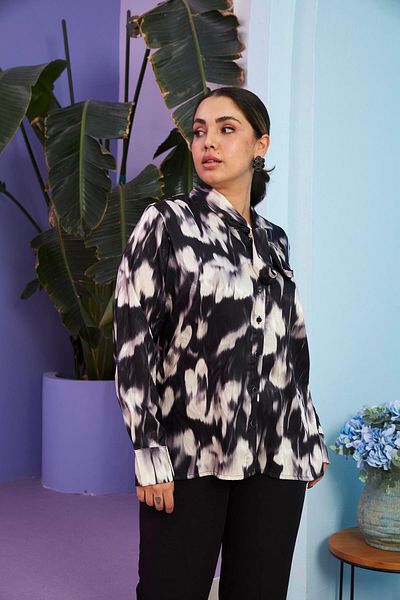 RMG Large Size Patterned Black Shirt with Collar Scarf