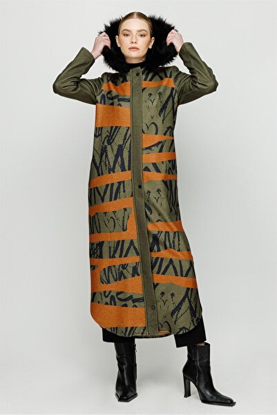 Esswaap Baskı Detaylı Kapişon Kenarı Kürklü Ara Boy Manto Haki