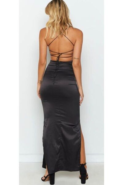 hilaltrendd Sırt dekolteli çift yırtmaç detaylı saten elbise