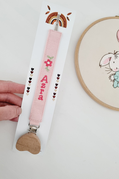 BABYHANDLOVE İsimli Ahşap Klipsli Pembe Emzik Askısı